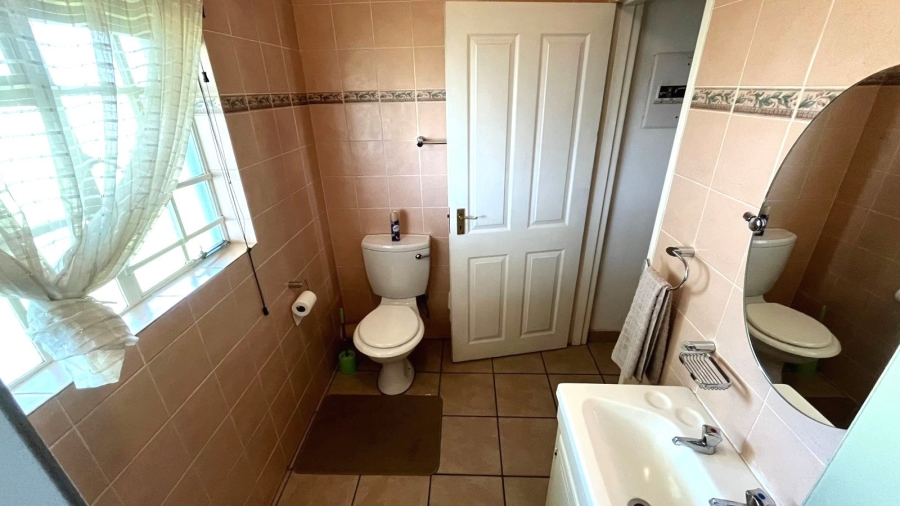 5 Bedroom Property for Sale in Oranjeville Free State